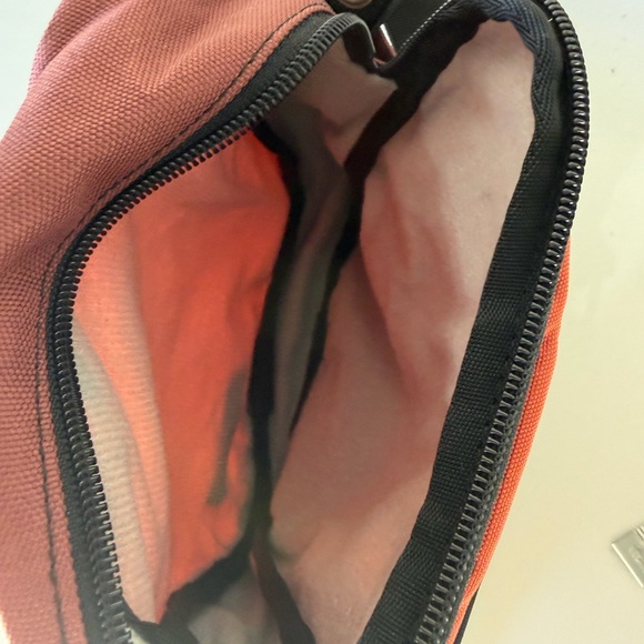 Columbia one size Rust Red Messenger Crossbody hiking zipper Bag 8” - Picture 4 of 5